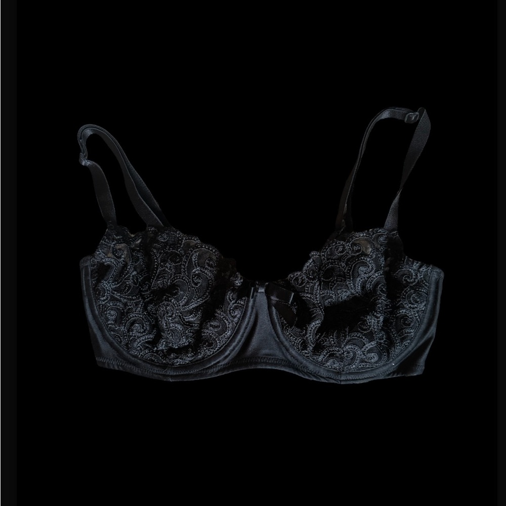 black victoria secret balconette bra :3